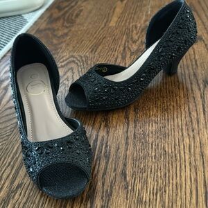 Girls’ embellished dress shoe